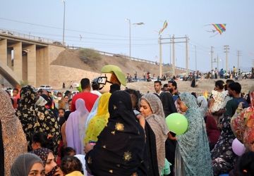 «جشن بادبادک‌ها» بر فراز پل آبنما