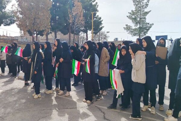 گلبانگ زنگ چهل و هفتمین پیروزی انقلاب اسلامی در مدرسه شهید مجید دهنوی 