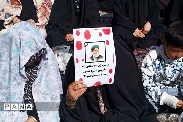 خروشِ بصیرت در صحن امامزاده جعفر (ع)؛ تالار قرآن پیشوا گنجایش دریای سوگواران مقتدا را نداشت