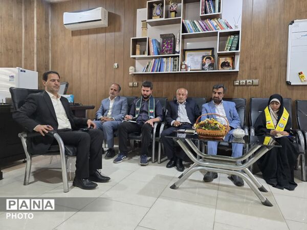 نشست خبری خبرنگاران پانا با مدیر و معاونان آموزش و پرورش بهاباد