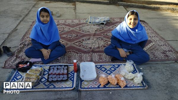 بازارچه دانش آموزی در مدرسه فرهنگ سردار شهید عبدی خلیل آباد
