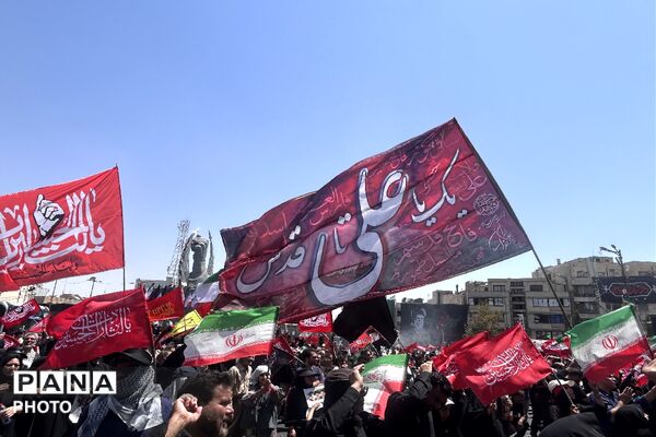 حضور میلیونی آحاد مردم ایران در مراسم تشییع رهبر شهید