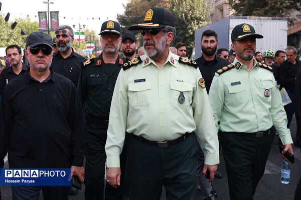موکب «عشاق‌الحسین» سازمان دانش آموزی در راهپیمایی خانوادگی جاماندگان اربعین حسینی - تهران