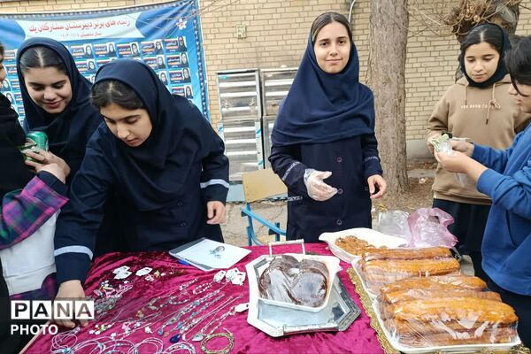 برگزاری بازارچه غذا و صنایع‌دستی در دبیرستان ستارگان۲