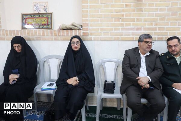 نشست پیشگیری از آسیب‌های اجتماعی در دبیرستان فرهنگ قرچک