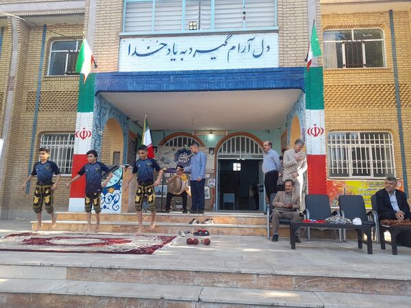 برگزاری کارگاه‌های علمی پژوهش‌سرای خوارزمی در دبیرستان امام جعفر صادق(ع) ناحیه سه کرج 