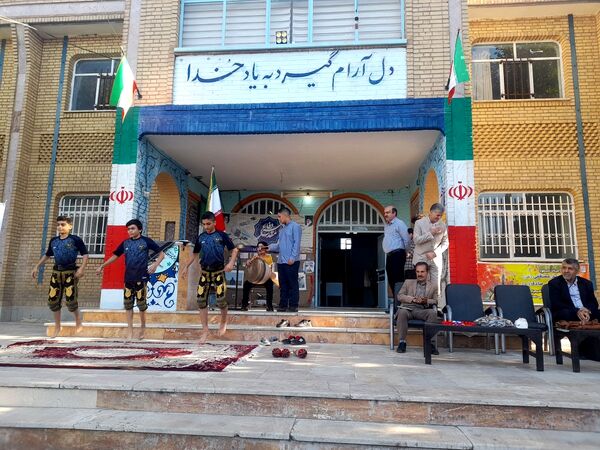 برگزاری کارگاه‌های علمی پژوهش‌سرای خوارزمی در دبیرستان امام جعفر صادق(ع) ناحیه سه کرج 
