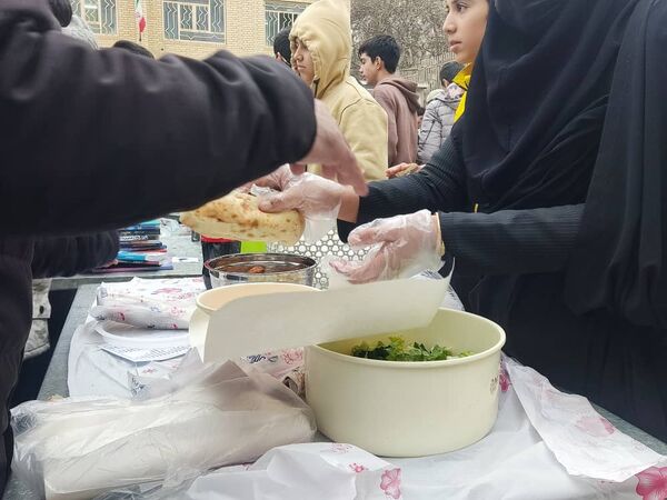 برپایی بازارچه دانش‌آموزی به‌مناسبت عید مبعث 