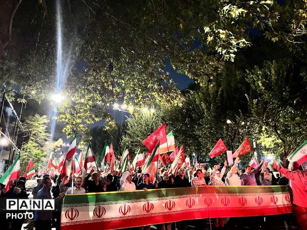 حضور باشکوه مردم کرج در صدوهفتمین شب از تجمعات مردمی