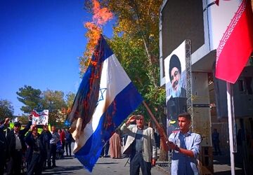 دانش آموزان ایرانی حماسه های بزرگی را در عرصه نبرد و دانش و خودسازی رقم زدند