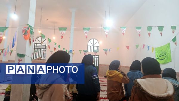 برگزاری مراسم  باشکوه ۲۲ بهمن و تجلیل از نفرات برتر روستای میرزآباد