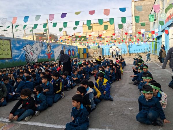 جشن پیروزی انقلاب در مدرسه هوشمند خیرزاده