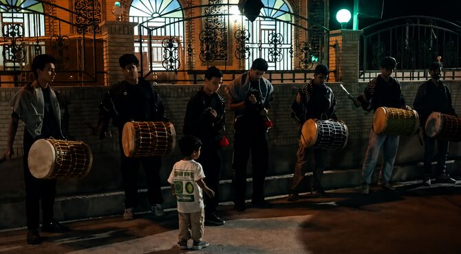اهتزاز پرچم حسینی در کهن‌شهر سورمق