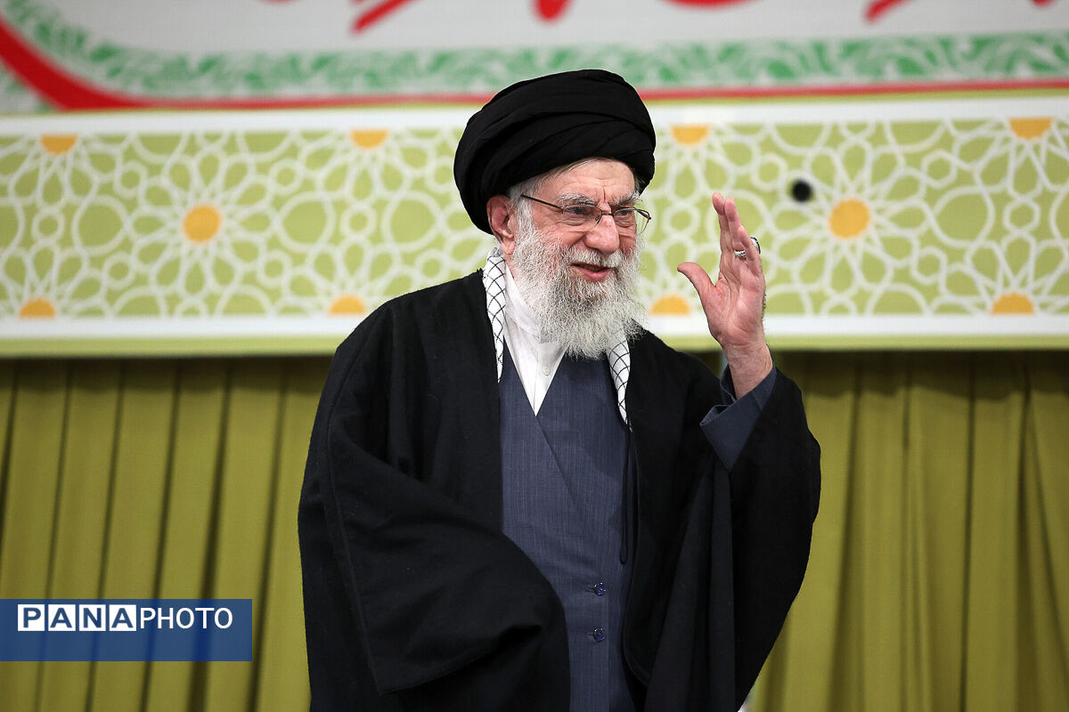 پیکر مطهر رهبر شهید انقلاب در حرم مطهر رضوی آرام گرفت