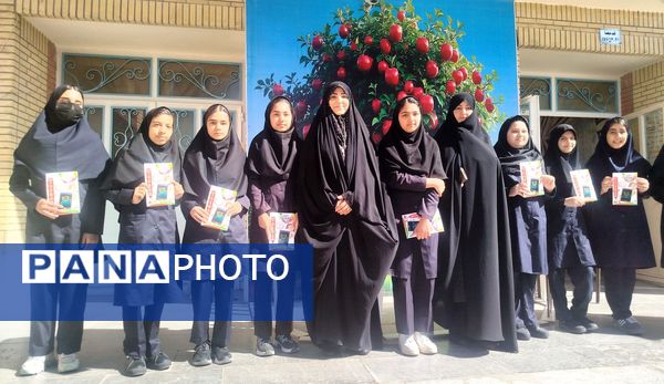 مراسم تقدیر از دانش آموزان فعال در پروژه مهر در دبیرستان دخترانه حضرت زینب (س)