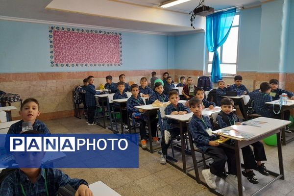 جشن شکوفه ها در مدارس شهرستان قدس، آغاز طلایی و شیرین  سال تحصیلی