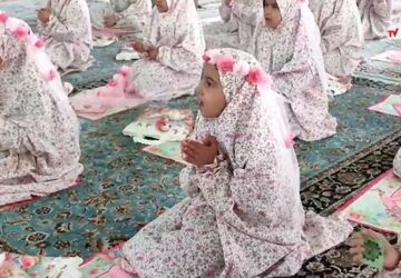 جشن تکلیف دانش‌آموزان دختر دبستان افق شهرستان زابل