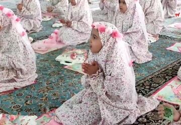 جشن تکلیف دانش‌آموزان دختر دبستان افق شهرستان زابل