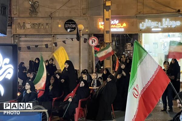 تجلیل از خبرنگاران در طنین تجمعات شبانه