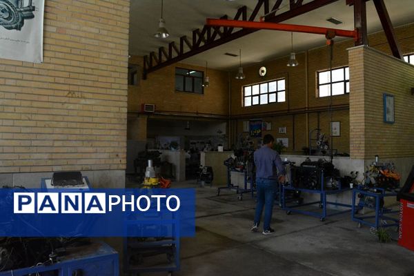 برگزاری کارگاه آموزشی آشنایی با سیستم موتور و سیستم سوخت‌رسانی خودرو در بهارستان 2