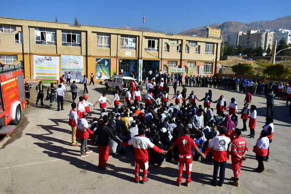 برگزاری مانور پدافند غیرعامل در دبیرستان دوره اول فرهنگیان یاسوج