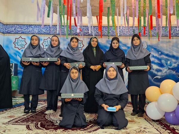 جشن آغاز سال تحصیلی مصادف با میلاد پیامبر(ص) در آموزش و پرورش منطقه ۱۴ تهران
