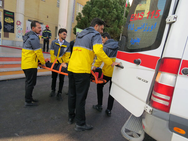 برگزاری مانور زلزله در هنرستان محمودیه شهرستان بجنورد 