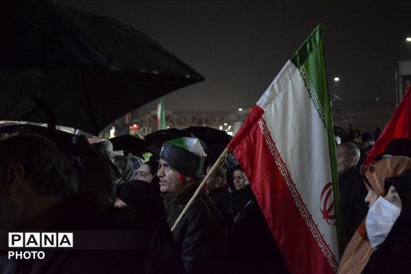 تجمع مردم انقلابی اسلامشهر زیر بارانِ اشک و غیرت 
