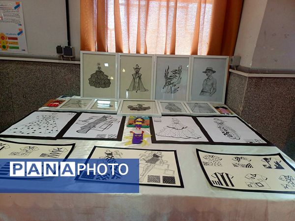 بازدید مسئولان و دانش‌آموزان از نمایشگاه دستاوردهای هنرستان بنت‌الهدی صدر