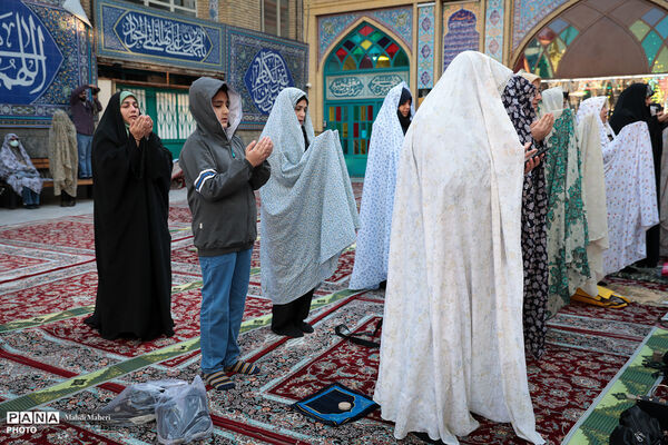 اقامه نماز عید سعید فطر در آستان مقدس امام زاده صالح(ع)