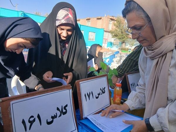 اولین مجمع انجمن اولیا و مربیان در دبیرستان فاطمیه