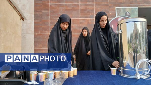 نمایشگاه «در لباس سربازی»
