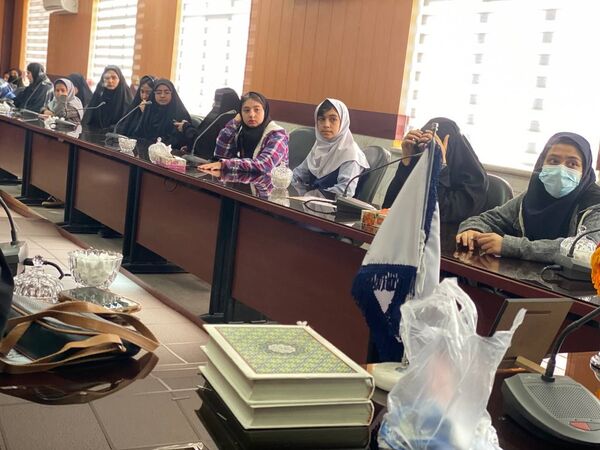 نشست خبرنگاران دختر پانا با مسئول پانا در کاشمر‌