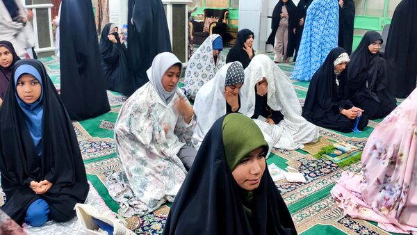 وداع دانش‌آموزان معتکف با ایام اعتکاف در مسجد ولیعصر زاهدان