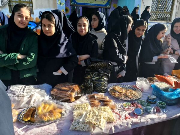 بازارچه کارآفرینی در دبیرستان شاهد ریحانه