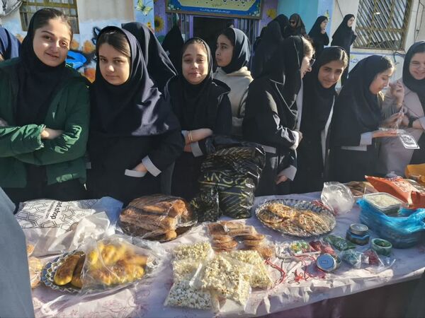 بازارچه کارآفرینی در دبیرستان شاهد ریحانه