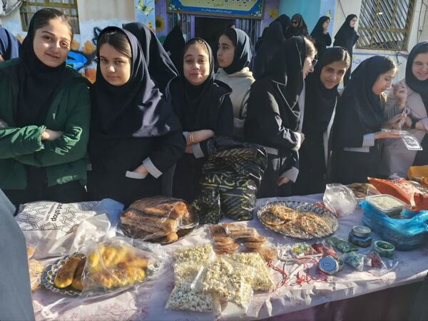 بازارچه کارآفرینی در دبیرستان شاهد ریحانه