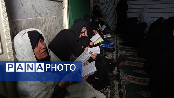 آوای دلنشین دعای عرفه در مساجد شهر بن طنین‌انداز شد