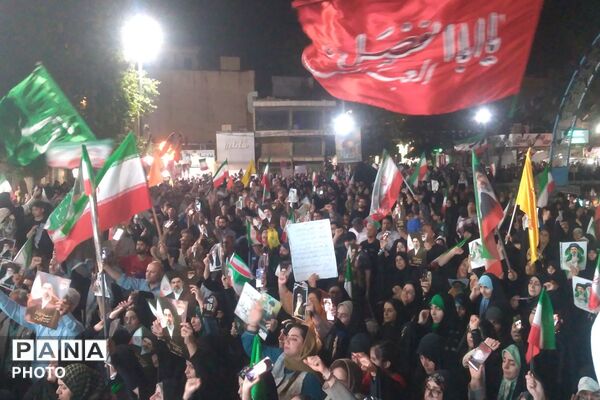 عقد دو زوج ورامینی در میدان امام خمینی ورامین در سالروز ازدواج حضرت علی(ع) و حضرت فاطمه (س)