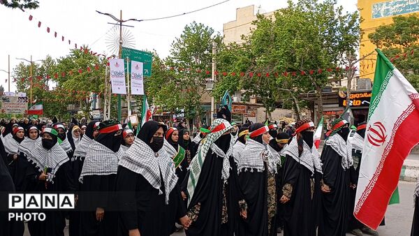 جانفدایان خرم‌ آباد در روز ولادت امام رضا (ع) به رژه برخاستند