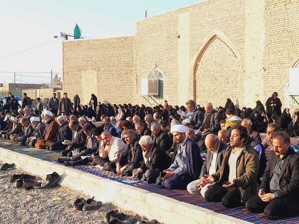 قرائت دعای باران و نماز جماعت در روستای دهنو خلیل آباد