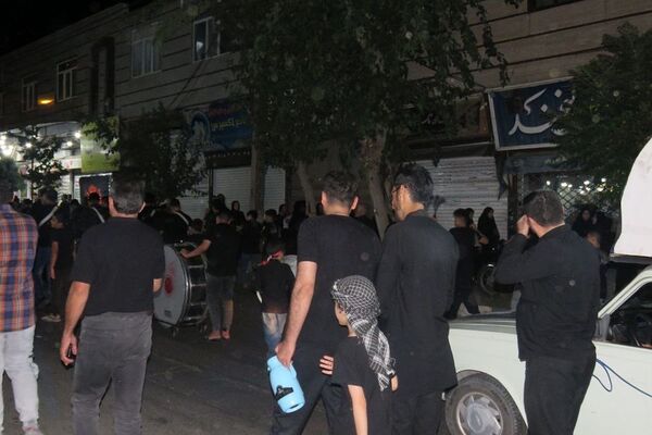 سوگواری عزاداران شهر قیامدشت در شب عاشورای حسینی