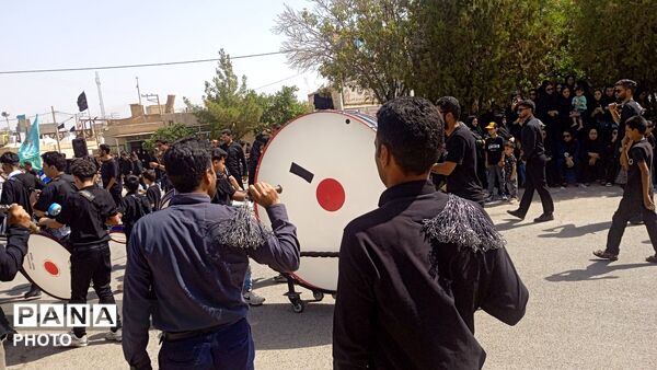 نخل گردانی در روستای فدافن،تاسوعایی به یادگار از کربلا 