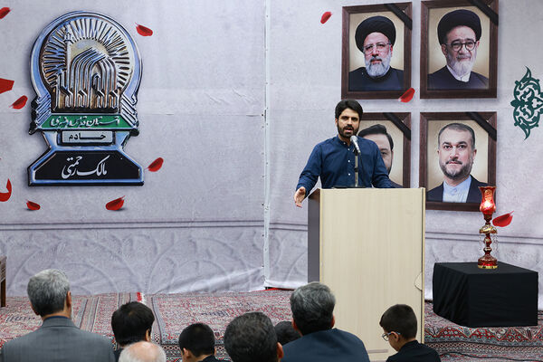 مراسم بزرگداشت شهیدان خدمت در دبیرستان متوسطه دوم امام صادق(ع)