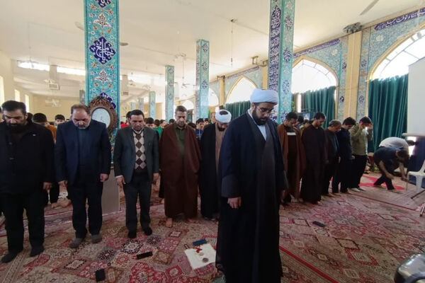 اعتکاف دانش‌آموزان دبیرستان شاهد شهید زرین کلاه شهرستان اقلید در مسجد امام حسین (ع)