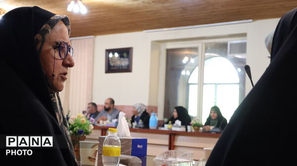 نشست کارشناسان فرهنگی مناطق ۱۹ گانه تهران در اردوگاه ابوذر