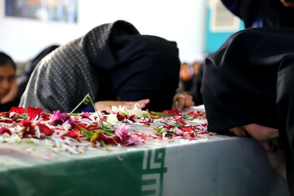 میزبانی هنرجویان هنرستان دکتر حسابی شهر محلات از پیکر شهید گمنام دفاع مقدس 