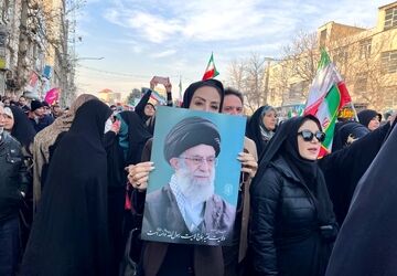 اجتماع بزرگ مردم کرج در راهپیمایی ۲۲ دیماه 