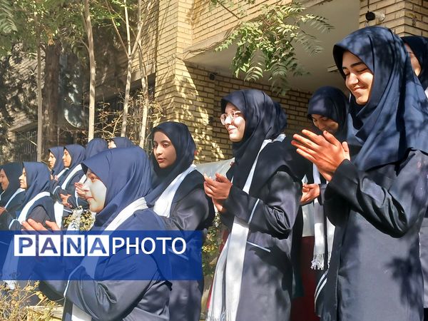 نواختن زنگ آغاز سال تحصیلی در دبیرستان شاهد شهید کلانتری همزمان با سراسر کشور 