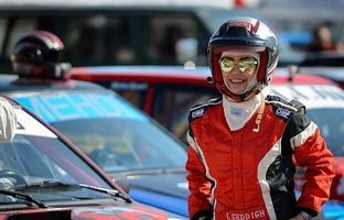 اتومبیل‌رانی ایران از استانداردهای جهانی فاصله دارد/ خودروسازان ‌از این رشته حمایت کنند